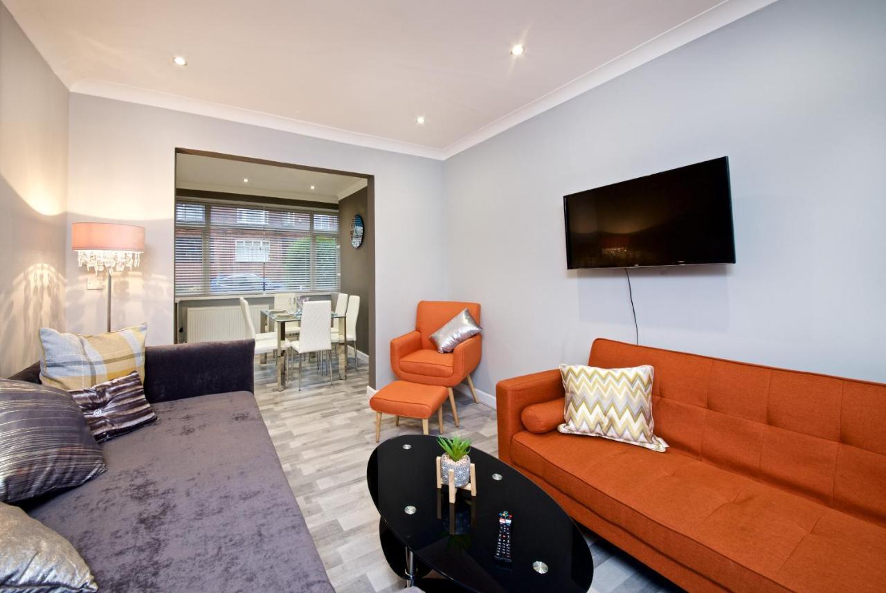 Beautiful Cozy Home With Free Parking Манчестър Екстериор снимка